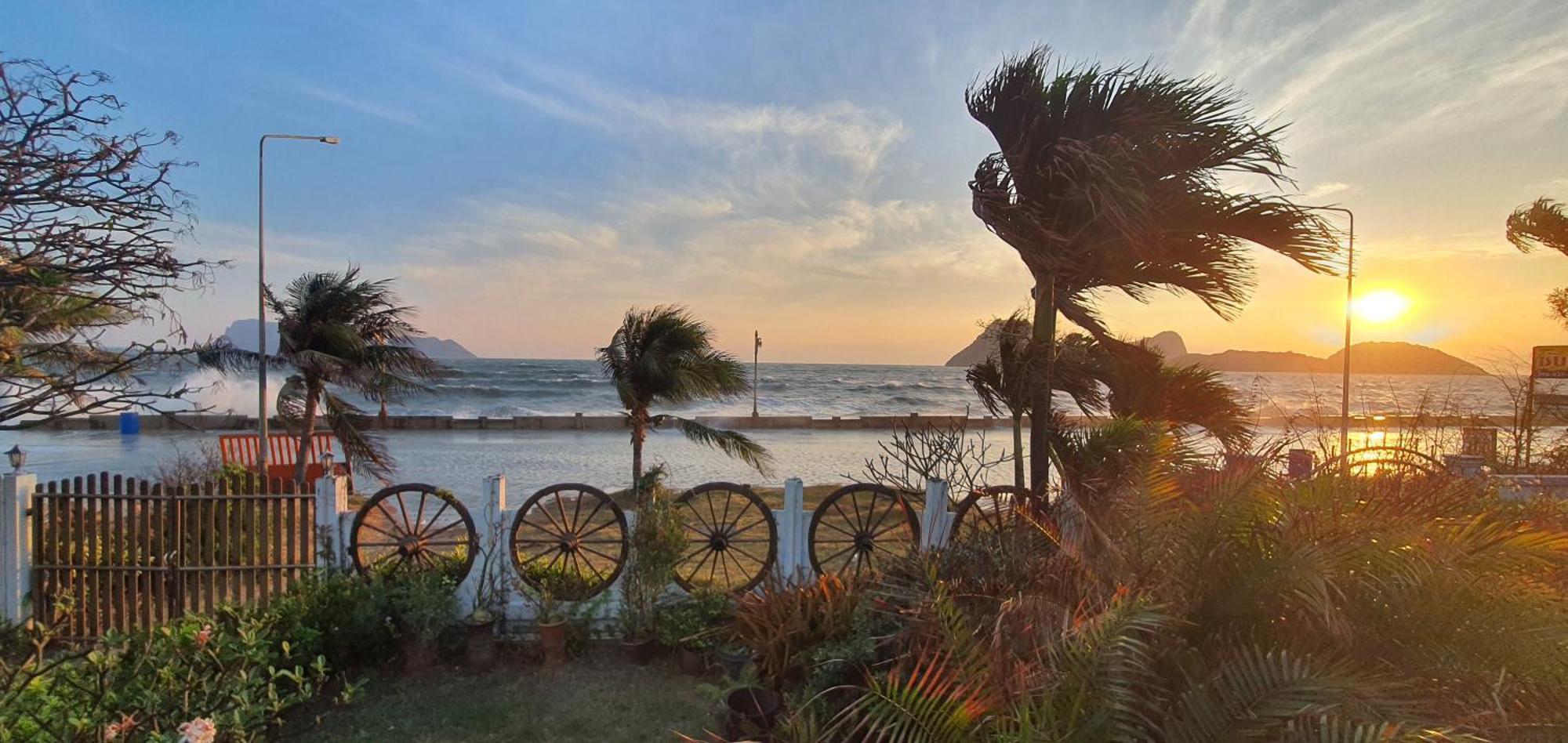Seesea Thai Wooden House On Beachfront Prachuap Khiri Khan Exterior photo